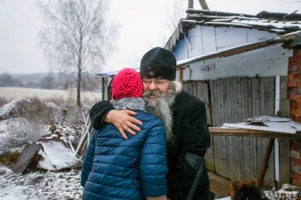 Батюшка і каміння