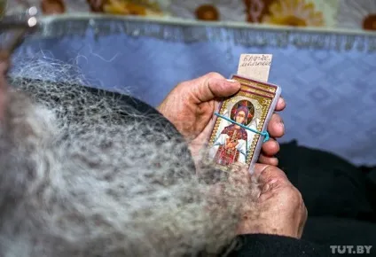Батюшка і каміння