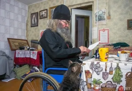 Батюшка і каміння