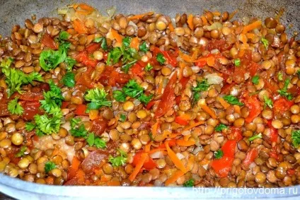 Сочевиця тушкована з куркою (куркою) Сочевиця тушкована з куркою