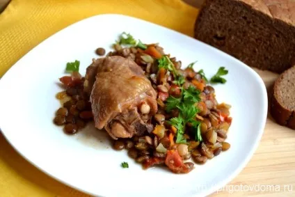 Сочевиця тушкована з куркою (куркою) Сочевиця тушкована з куркою
