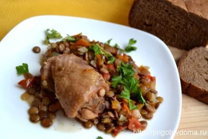 Сочевиця тушкована з куркою (курка з овочами) Сочевиця тушкована з куркою