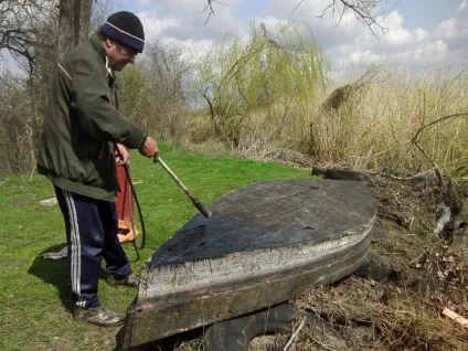Ремонт дерев'яного човна своїми руками, як смолити човен (дерев'яної) Ремонт дерев'яного човна своїми руками, як смолити човен