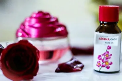 Ефірна олія троянди для особи, корисні властивості, ціна (ефірне) Ефірна олія троянди для особи, корисні властивості, ціна