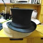 З життя капелюхів - чарівний капелюх-шапокляк або капелюх гібуса (капелюх) З життя капелюхів - чарівний капелюх-шапокляк або капелюх гібуса