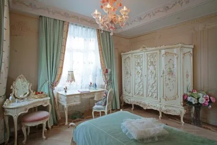 Які штори підійдуть до бежевим шпалер приклади з фото