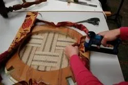 Як оббити поміняти оббивку на старому стільці самостійно (самостійно) Як оббити поміняти оббивку на старому стільці самостійно