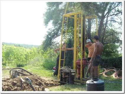 Як відбувається буріння свердловин на воду докладний опис принципів роботи обладнання і