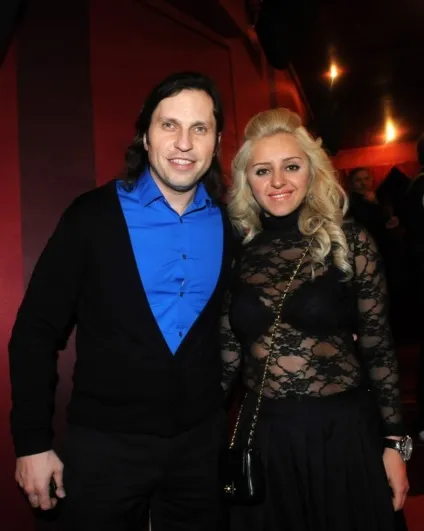 Резиденти comedy club і їх прекрасні дружини (фото) (виховує двох дітей) Резиденти comedy club і їх прекрасні дружини (фото)