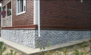 Як прикрасити фундамент будинку