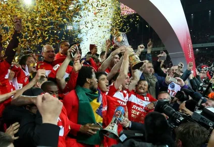Як «спартаку» вручали кубок за перемогу в чемпіонатеУкаіни (Подивитися повної версії) Як «спартаку» вручали кубок за перемогу в чемпіонатеУкаіни