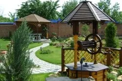 Як прикрасити свердловину на дачі стиль, вид, функціональність (фото) (прикрасити свердловину дачі оформлення колодязь) Як прикрасити свердловину на дачі стиль, вид, функціональність (фото)