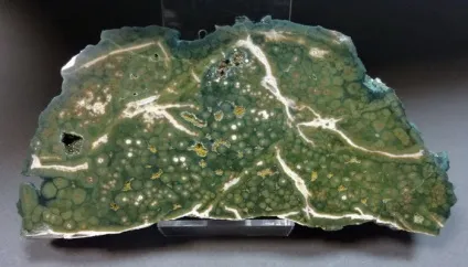 Камінь яшма напівдорогоцінне на фото і відео - червона, біла і зелена яшма з характеристиками (напівдорогоцінне) Камінь яшма напівдорогоцінне на фото і відео - червона, біла і зелена яшма з характеристиками