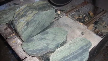 Камінь яшма напівдорогоцінне на фото і відео - червона, біла і зелена яшма з характеристиками (напівдорогоцінне) Камінь яшма напівдорогоцінне на фото і відео - червона, біла і зелена яшма з характеристиками