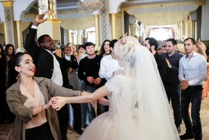 Камерунець П'єр густав АйДжі став зіркою дагестанських весіль - РуПол - новостіУкаіни і (П'єр густав АйДжі) Камерунець П'єр густав АйДжі став зіркою дагестанських весіль - РуПол - новостіУкаіни і