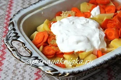 Картопля зі сметаною в духовці (рецепт картоплі зі сметаною) Картопля зі сметаною в духовці