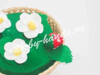 Полуниця (суниця) з цукерок - ягоди з цукерок в кошику, своїми руками, майстер клас (корзина з суницею і квітами з цукерок своїми руками) Полуниця (суниця) з цукерок - ягоди з цукерок в кошику, своїми руками, майстер клас