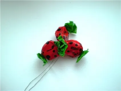 Полуниця з цукерок