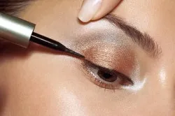 Красиві стрілки способи нанесення олівцем і рідким підведенням (нанесення) Красиві стрілки способи нанесення олівцем і рідким підведенням