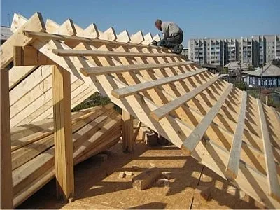 Кріплення крокв ковзаючі, до стіни, до коника і способи як їх закріпити (з'єднання) Кріплення крокв ковзаючі, до стіни, до коника і способи як їх закріпити