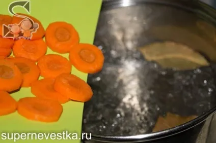 Курка в соусі з ананасами
