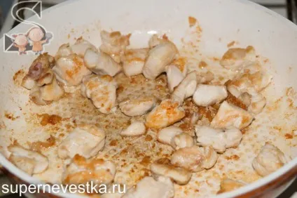 Курка в соусі з ананасами
