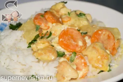 Курка в соусі з ананасами