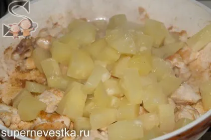 Курка в соусі з ананасами
