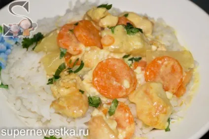 Курка в соусі з ананасами
