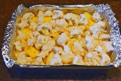 Курка з картоплею і цвітною капустою в духовці (курка) Курка з картоплею і цвітною капустою в духовці