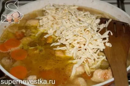 Курка в соусі з ананасами