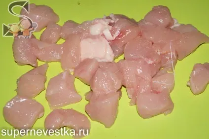 Курка в соусі з ананасами
