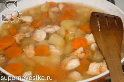 Курка в соусі з ананасами