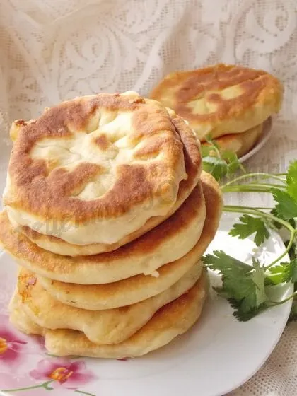 Коржі на кефірі з картоплею і сиром (коржі) Коржі на кефірі з картоплею і сиром