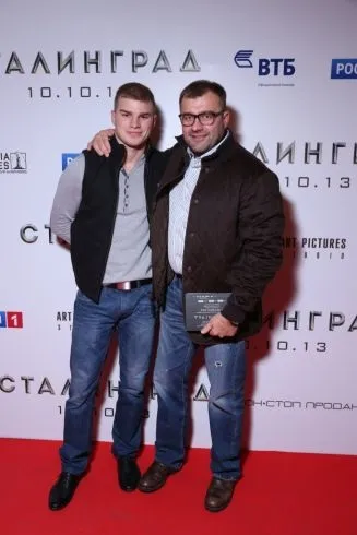 Михайло Пореченков чоловік повинен бути щедрим - про що говорять чоловіки - великі дівчинки в великому (Пореченков і Хабенський) Михайло Пореченков чоловік повинен бути щедрим - про що говорять чоловіки - великі дівчинки в великому