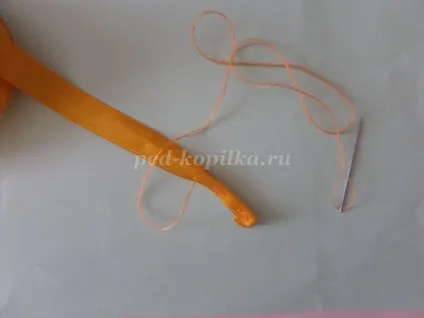 Ромашки з атласних стрічок