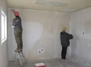 Шпалери під бетон підготовка стін, приготування матеріалів та поклейка (шпалери) Шпалери під бетон підготовка стін, приготування матеріалів та поклейка