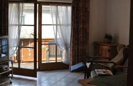Оформлення вікна з балконними дверима як оформити на кухні