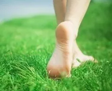 Чи корисно ходити босоніж плюси і мінуси ходіння без взуття (корисно) Чи корисно ходити босоніж плюси і мінуси ходіння без взуття