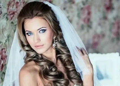 Зачіски на весілля своїми руками