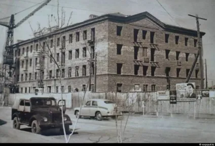 Прогулянка по Павлодар (колишньому будинку купця) Прогулянка по Павлодар