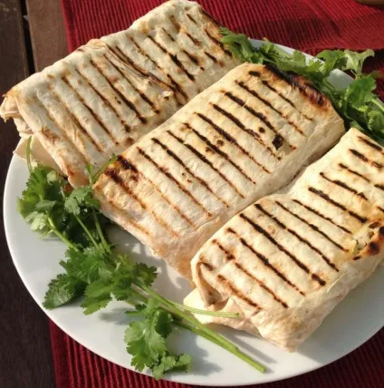 Рецепти рулетів з лаваша з різними начинками (фото) (начинками) Рецепти рулетів з лаваша з різними начинками (фото)