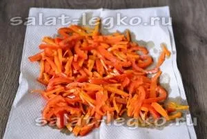 Салат з курячою грудкою, перцем і морквою (куряча грудка) Салат з курячою грудкою, перцем і морквою