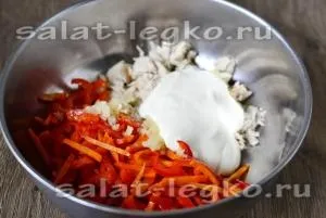 Салат з курячою грудкою, перцем і морквою (морква) Салат з курячою грудкою, перцем і морквою