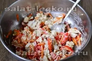 Салат з курячою грудкою, перцем і морквою (куряча грудка) Салат з курячою грудкою, перцем і морквою