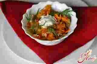 Салат з курячою грудкою і маринованими огірками (салат) Салат з курячою грудкою і маринованими огірками