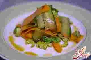 Салат з курячою грудкою і маринованими огірками (грудкою) Салат з курячою грудкою і маринованими огірками