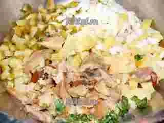 Салат з курячою грудкою і маринованими огірками (салат) Салат з курячою грудкою і маринованими огірками