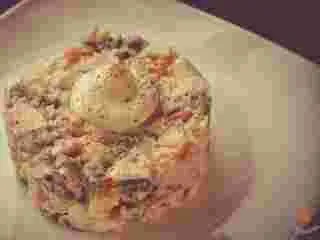 Салат з курячою грудкою і маринованими огірками (огірками) Салат з курячою грудкою і маринованими огірками