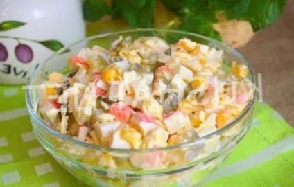 Салат з крабовим м'ясом і помідорами - святкові рецепти 2017 роки (м'ясом) Салат з крабовим м'ясом і помідорами - святкові рецепти 2017 року